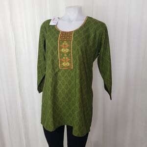 Parshwa NWT green patterned floral embroidered tunic top side slit 3/4 sleeve